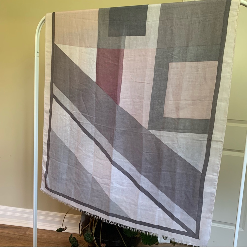 NWT Geometric Gray and Pink Shawl